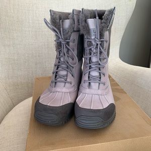 Brand new Ugg w Adirondack boot 2